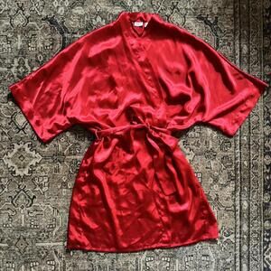 FREDERICK’S of HOLLYWOOD Short Satin Robe w/ Tie Waist 1X (One Size)